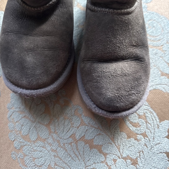 Size 13 gray uggs - Picture 5 of 6